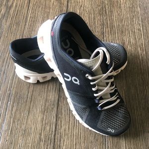 Women’s ON Cloud X running shoe size 7.5